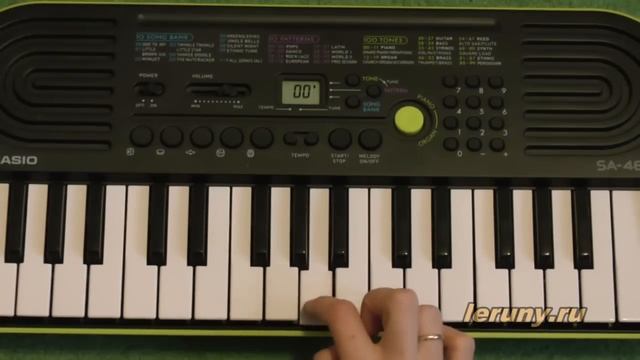 Как играть на пианино "Jingle Bells" смотреть онлайн