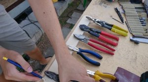 Размещаем инструменты на стене для экономии места и удобства!