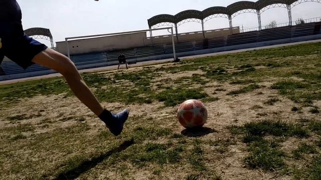 Повторяем Голы Девида Бекхэма!/Маленький Роналду Повторяет Гениальные Штрафные Удары! смотреть онлайн