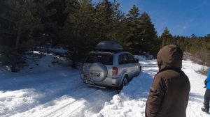 SUBARU XV vs TOYOTA RAV4 I DEEP SNOW OFFROAD