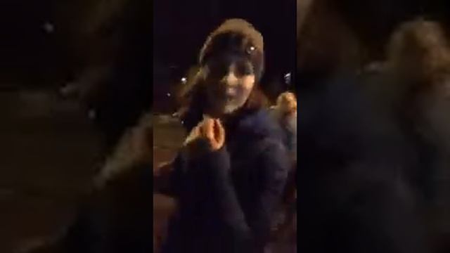 Ш0К МОЛОДЫЕ ПАРНИ СКЛЕИЛИ СОСОК смотреть онлайн