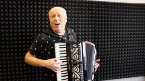 Моя бабушка курит трубку / Аккордеонист.