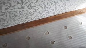 Ламинат своими руками  .  Эффективная укладка ламината на теплый пол с водяными трубами в коттедже.