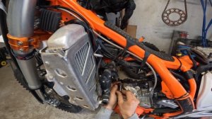KTM EXC 300 TPI БЛОК ПЕРЕНОСА ФОРСУНОК | ДРУГАЯ ЕЗДА | В ЛАТВИИ ПЕРВЫЙ???
