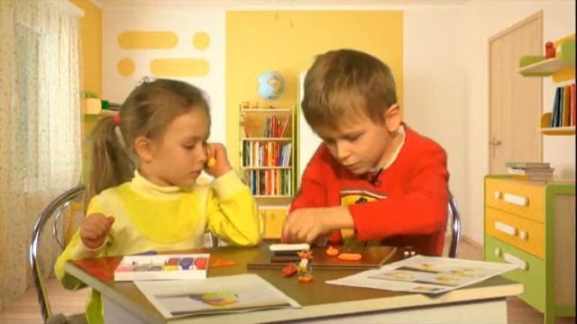 Никита и Полина. МК пластилиновые жирафчик и попугай смотреть онлайн
