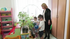 Малыши Излучинска выращивают овощи в детском саду