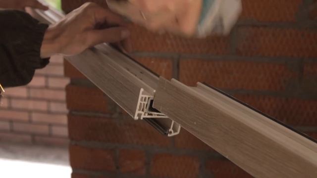 Распил пластикового профиля Rehau, контроль качества окон
