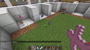 БИТВА ИГРУШЕК ПРЕДАТЕЛЬ AMONG US в МАЙНКРАФТ НО ДЕВУШКА НУБ И ПРО ВИДЕО ТРОЛЛИНГ MINECRAFT