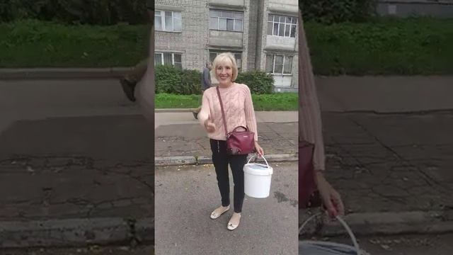 Приехала сестра.