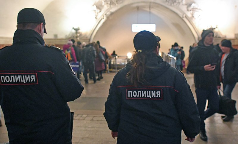 В Москве задержали мошенников, которые обманывали пассажиров метро / Город новостей на ТВЦ