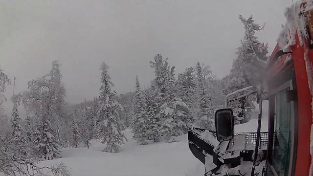 Прогулка на ратраке на вершине горы Зеленая, Шерегеш март 2016 смотреть онлайн