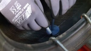 Ремонт прокола с помощью REMA TIP TOP MINICOMBI