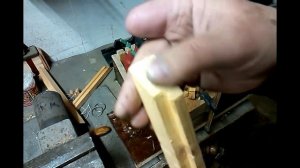 Самодельный пружинный угловой зажим для склейки рамок