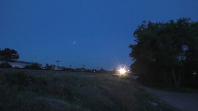 "Заметил" Тепловоз ТЭП70-0187 с пассажирским поездом и приветливой бригадой смотреть онлайн