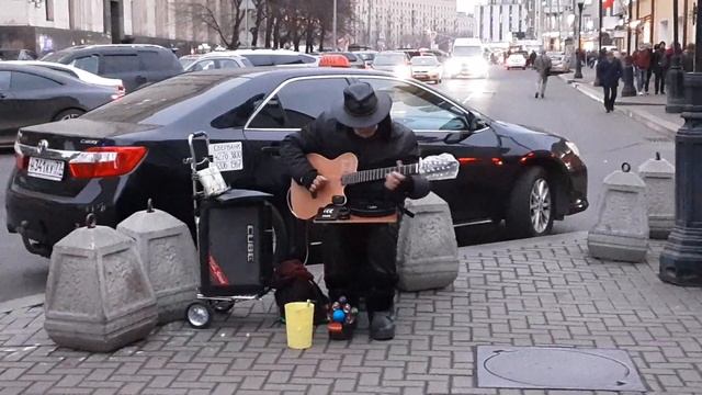 Street musician Гитарист Олег Капустин. Метро Смоленская. смотреть онлайн