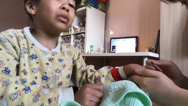 Делаем укол ребенку 5 лет сами дома. Мама сама делает укол ребенку. Детям делают уколы