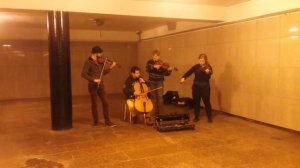 Музыканты в питерской подземке. Реквием по мечте