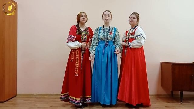 Трио: Марина Бойко, Арина захарова, Варвара Чепракова - "Военные частушки"
(рук. А.А. Санфирова)