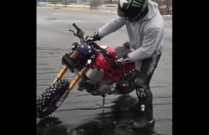 Идиот на мотоцикле