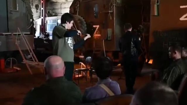 Выступление российского скрипача Петра Лундстрема перед военнослужащими в Донецке смотреть онлайн