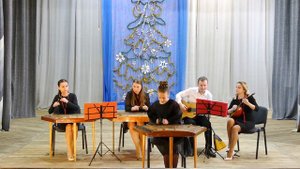 Дж.Хьюзен, Дж.Берк "Платье в горошек и лунный свет"