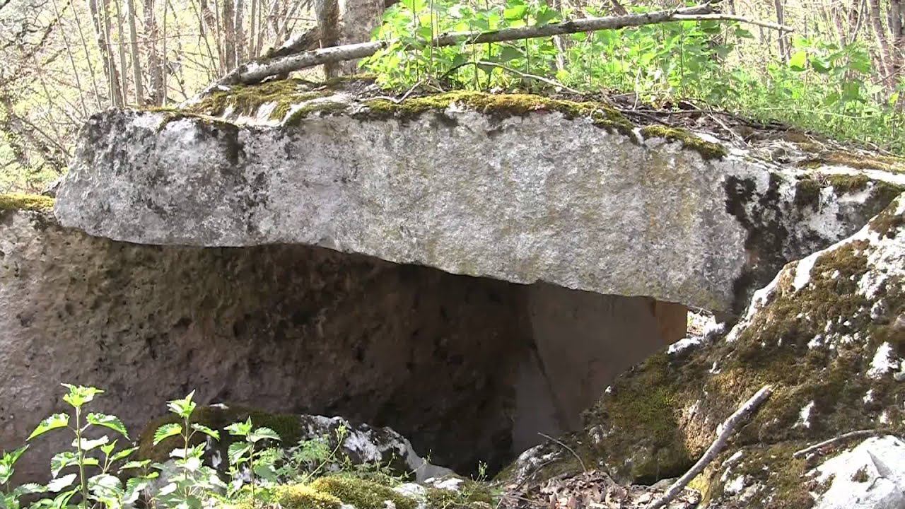 Сельский туризм. Дольмены в лесу