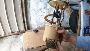 Mazda Tribute / Ford Maverick 2.0 4x4 2001, zamena pumpe goriva, fuel pump replace teardown. 2. deo