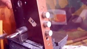 как взломать цилиндровый замок.wmv