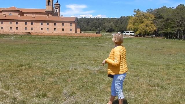 Путешествие в Арагон: Лоарре монастырь Сан Хуан де ла Пенья Балкон Пиренеев и бокал вина во Франци смотреть онлайн