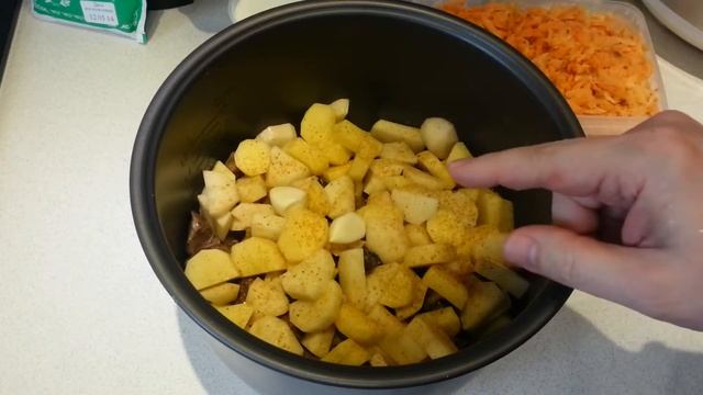Жаркое по-селянски с мясом и грибами в мультиварке