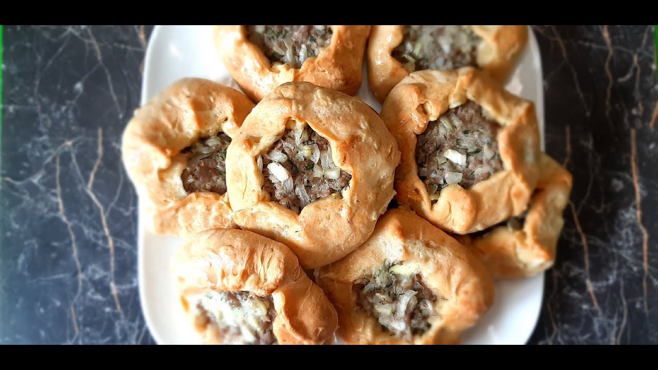 Пирожки с мясной начинкой на скорую руку. Простой рецепт из бездрожжевого теста.