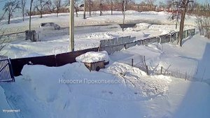Жёсткая авария в Прокопьевске.

Одна из машин боком влетела во встречный автомобиль и  перевернулась