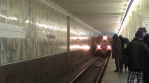 Новогодний Метропоезд 81-710 ЁЖ-3 станция Планерная