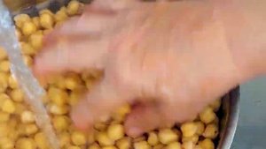 МУКА ИЗ НУТА. Как приготовить НУТОВУЮ МУКУ / How is chickpea flour prepared?