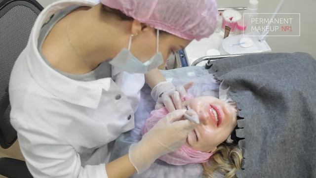 Отзыв клиентки прямо во время процедуры перманентного макияжа! смотреть онлайн