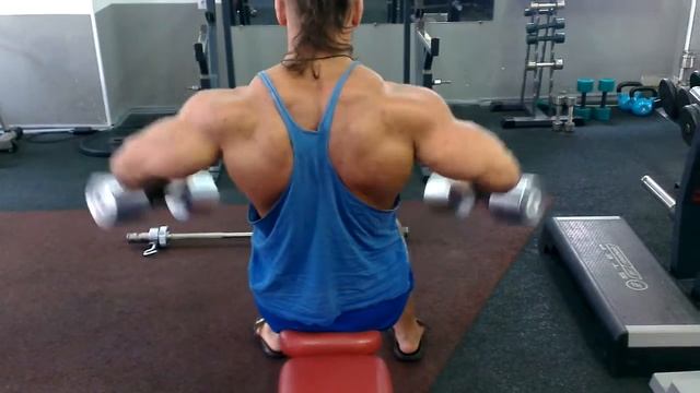 Махи гантелей через стороны смотреть онлайн