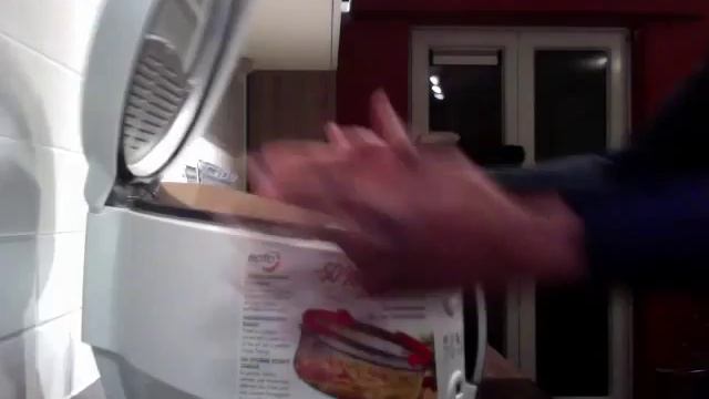 Friteuse DELONGHI F38436 ROTO FRY (deballage) смотреть онлайн