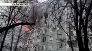 Падение с 7-го этажа взорвавшегося дома в Волгограде сняли на камеру