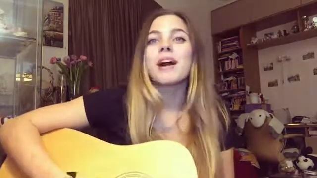 Макс Корж - Горы по колено (Красивая девушка поет шикарно песню).mp4
