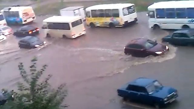 Ливень Уфа машины плавают смотреть онлайн