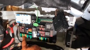 BMW 7 G11 Air suspension COMPRESSOR, RELAY, FUSE location.