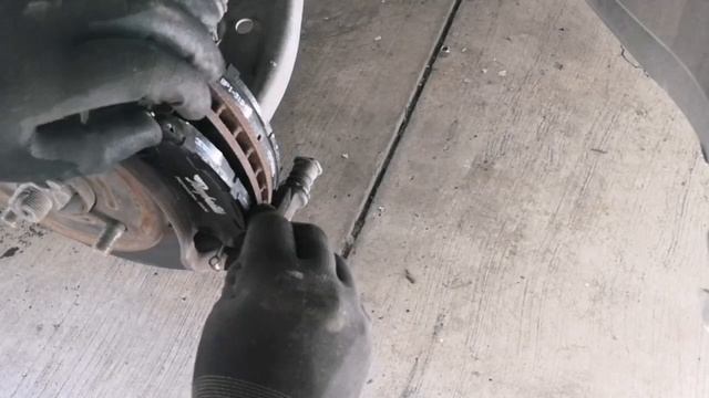 COMO CAMBIAR BALATAS DELANTERAS | NISSAN VERSA смотреть онлайн