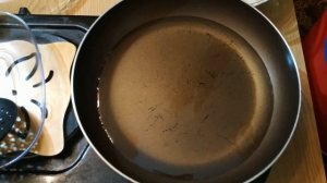 ПАМПУШКИ С ЧЕСНОКОМ К БОРЩУ - Украинские Дрожжевые Пампушки на Сковороде и НЕОБЫЧНЫЙ Соус