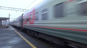 Электровоз ЭП1М-677 с пассажирским поездом