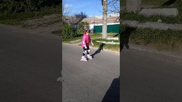 Учимся кататься на роликах) смотреть онлайн
