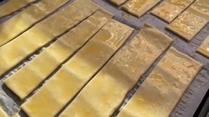 Медовые язычки из слоеного теста. Супер рецепт ,сохраняй.