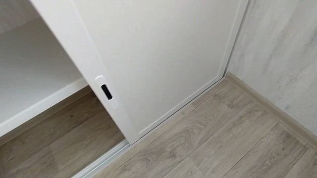 Отделка балкона панелями,тумбочки)