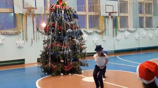 ВЫСТУПЛЕНИЕ НА НОВЫЙ ГОД!!!! ТАНЦУЕМ КАК MICHAEL JACKSON смотреть онлайн