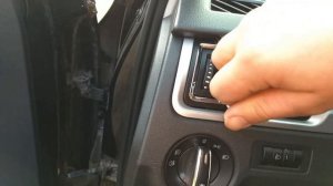 Демонтаж боковых дефлекторов Skoda за 30 секунд )