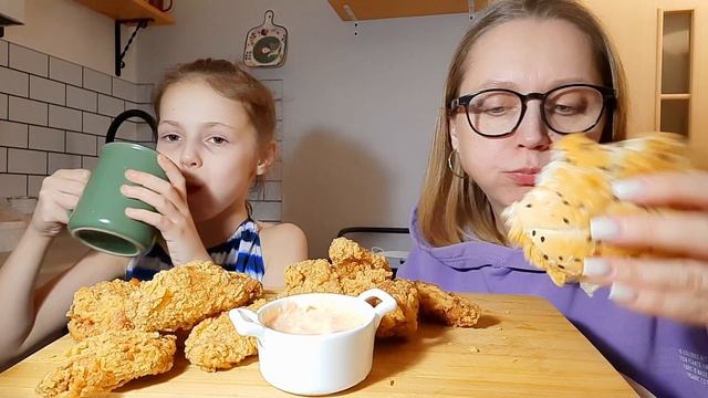 Мукбанг KFC острые крылышки?капец. Новогоднее настроение ?где мы были... смотреть онлайн